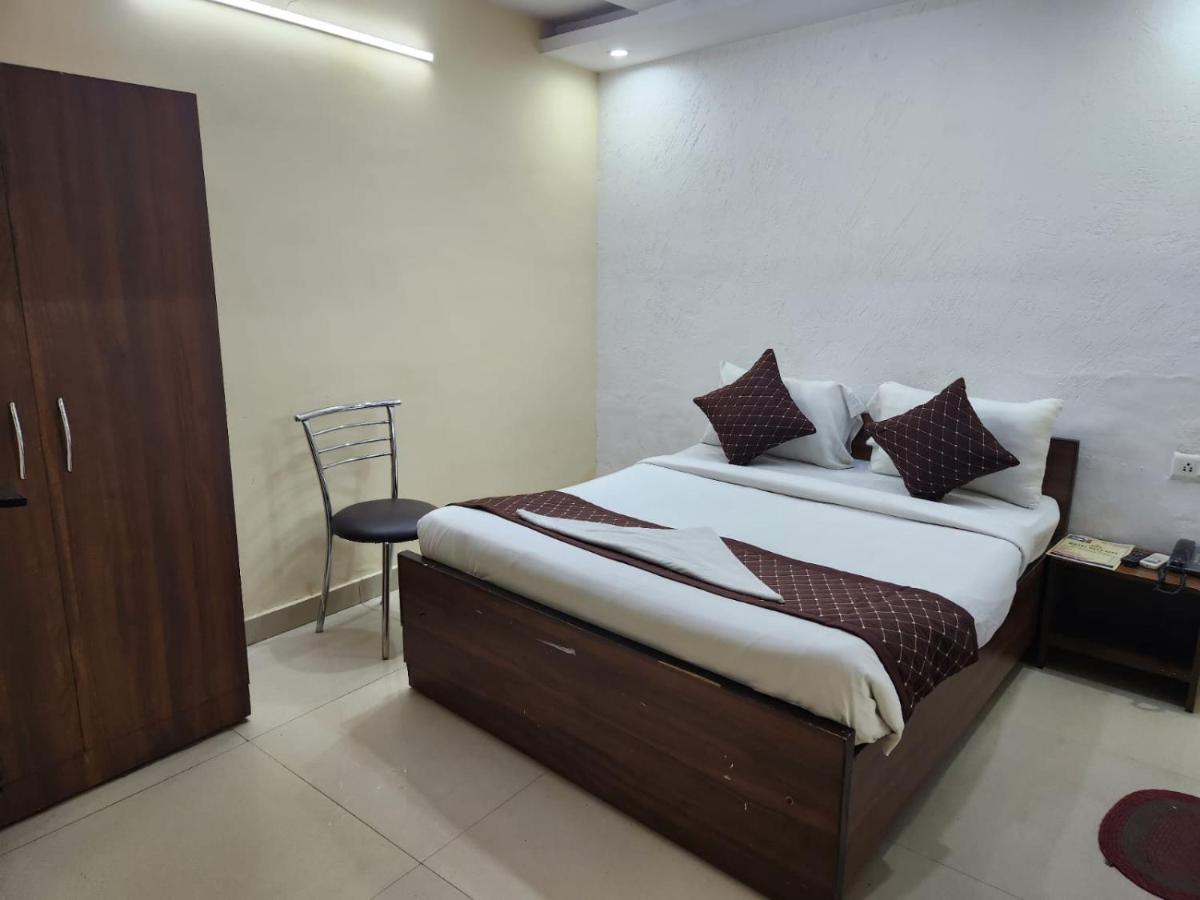 Hotel Cozy Cave Near Igi Airport Delhi นิวเดลี ภายนอก รูปภาพ